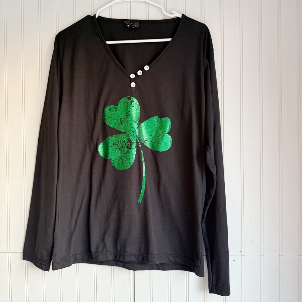 Urban Buck Size XL Black Long Sleeve Top with Green Shamrock